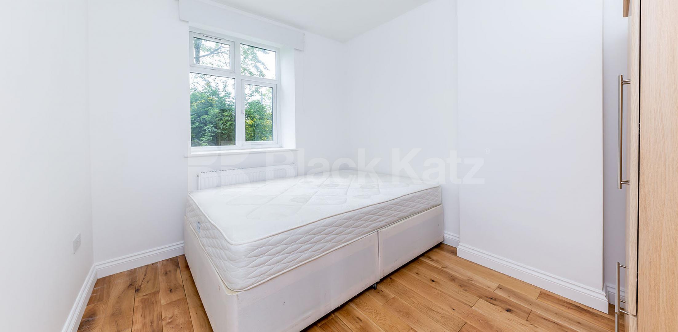 			MODERN THREE BED!, 3 Bedroom, 1 bath, 1 reception Flat			 Carleton Road, TUFNELL PARK